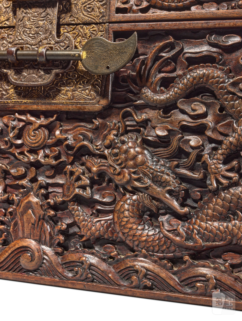 COFFRE EN BOIS DUR SCULPTÉ À DÉCOR DE DRAGONS  CHINE, DYNASTIE QING, XIXE SIÈCLE - 图7